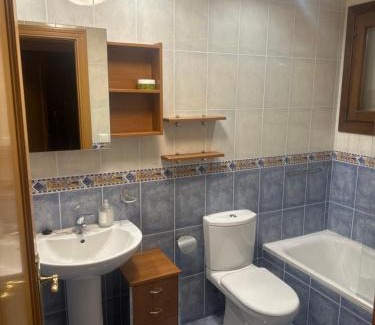 Biescas Apartamento | BIESCAS Todas las comodidades y más GAS, GARAJE , TRASTERO, CENTRO, WIFI,