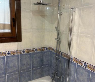 Biescas Apartamento | BIESCAS Todas las comodidades y más GAS, GARAJE , TRASTERO, CENTRO, WIFI,