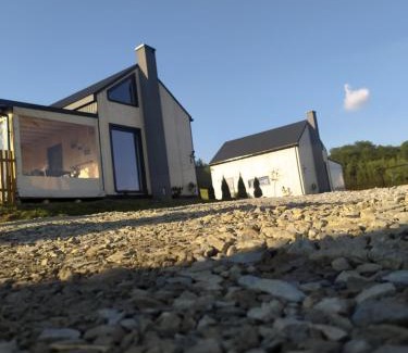Myczkowce Apartamento | Bieszczadzkie BOHO stodoły z jacuzzi i sauna na wyłączność