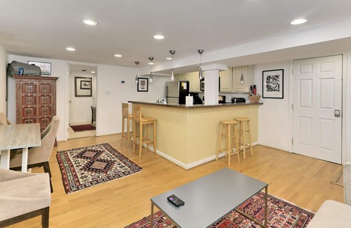 Petworth Apartamento | Big 1/1 with REAL kitchen, steps2metro, amenities
