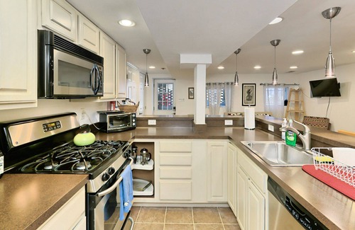 Petworth Apartamento | Big 1/1 with REAL kitchen, steps2metro, amenities