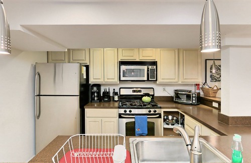 Petworth Apartamento | Big 1/1 with REAL kitchen, steps2metro, amenities