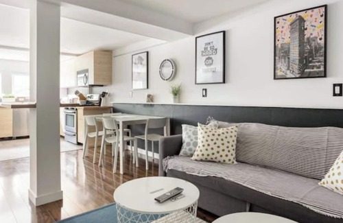 District of North Vancouver Casa | Big 2-Bedroom Suite in Nature - Pets Allowed
