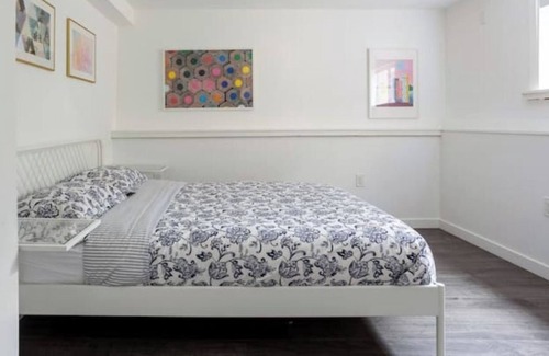 District of North Vancouver Casa | Big 2-Bedroom Suite in Nature - Pets Allowed