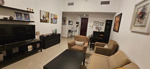 Al Hamra Village Apartamento | Big 2br Apartment close to the sea and Golf course