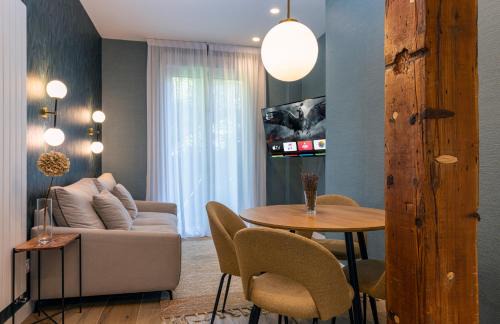 Egia Casa | BIG 4 ROOMS in a Centric Home Parking Included