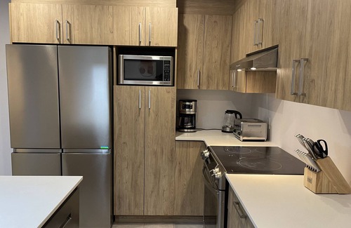 Laval Apartamento | Big 5 bedroom condo in Laval