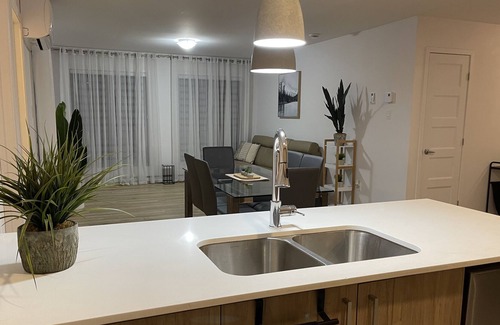 Laval Apartamento | Big 5 bedroom condo in Laval