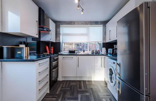 Leeds Casa | BIG 7xGuest House 3xVan Locked CarPort Garden Leeds & Bradford