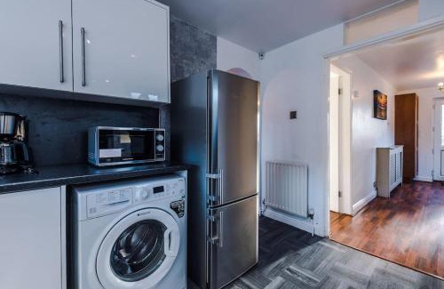 Leeds Casa | BIG 7xGuest House 3xVan Locked CarPort Garden Leeds & Bradford