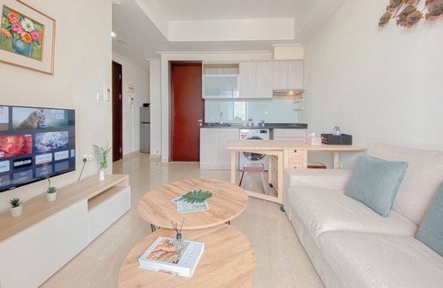 Cikini Apartamento | Big and Cozy 1BR with Working Room Menteng Park Apartment