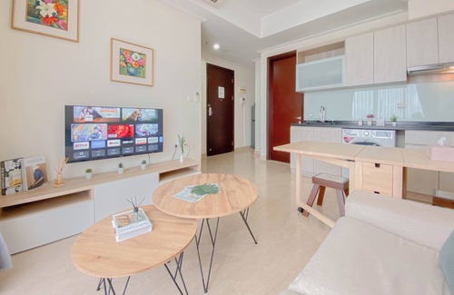 Cikini Apartamento | Big and Cozy 1BR with Working Room Menteng Park Apartment