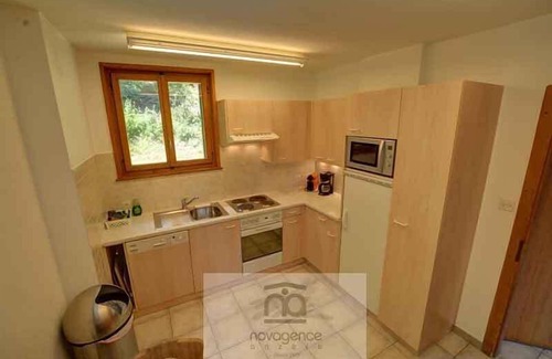 Anzere Chalet De Esquí | Gran chalet de 2 plantas con una gran sala de estar y un balcón orientado al sur.