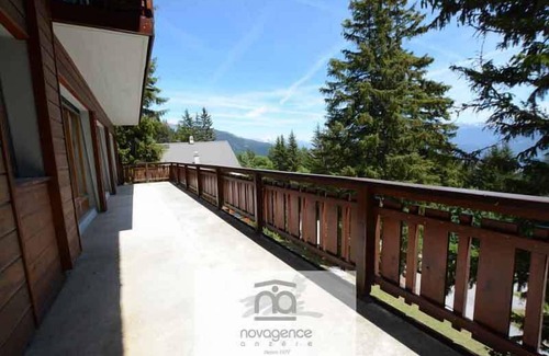 Anzere Chalet De Esquí | Gran chalet de 2 plantas con una gran sala de estar y un balcón orientado al sur.