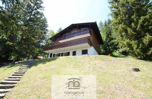 Anzere Chalet De Esquí | Gran chalet de 2 plantas con una gran sala de estar y un balcón orientado al sur.