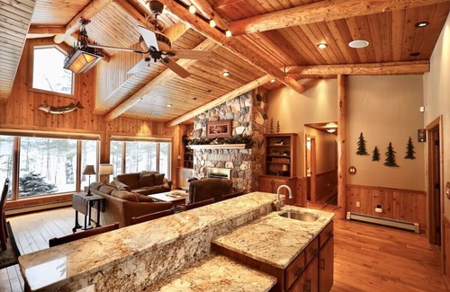 Arbor Vitae Cabina | Big Arb Pines located on Big Arbor Vitae Lake