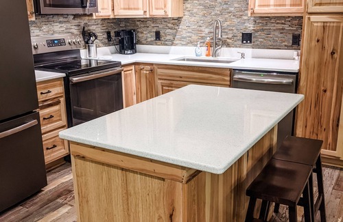 Voss Casa | Big Bass Bungalow @ Lake Ivie. 1bd/1ba Barndominium. Covered Boat Parking