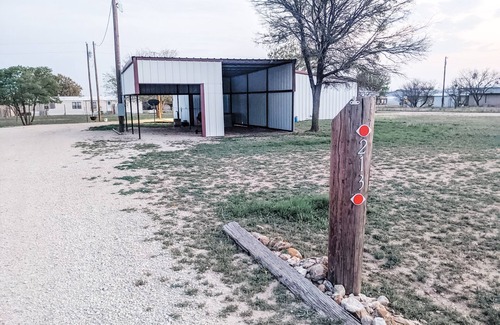 Voss Casa | Big Bass Bungalow @ Lake Ivie. 1bd/1ba Barndominium. Covered Boat Parking