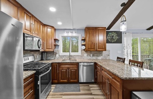 Gouldsboro Casa | Big Bass Lake Getaway – 3BR/3BA Private Home with Deck & Fire Pit
