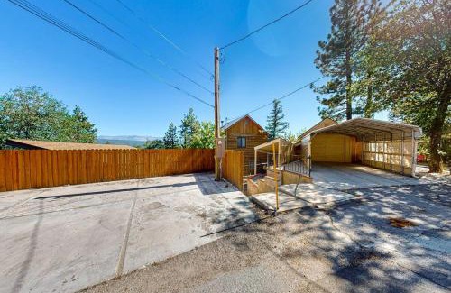 Fawnskin Casa | Big Bear 7th Heaven ~ Lakeview Chalet with Hot Tub, Sauna, Grill, Great Deck Views