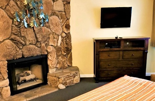 Big Bear Lake Complejo | Big Bear Lake, New low price 1 Bdrm/2 Bath Condo over Christmas, Snow Lake Lodge