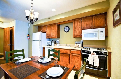 Big Bear Lake Complejo | Big Bear Lake, New low price 1 Bdrm/2 Bath Condo over Christmas, Snow Lake Lodge