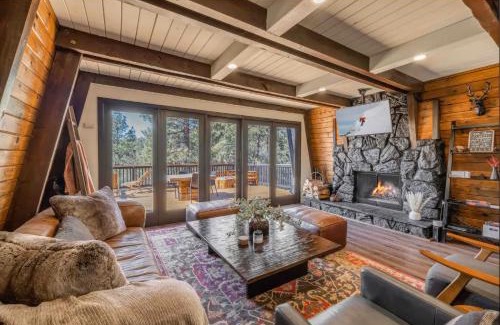 Whispering Forest Casa | Big Bear Retreat w Fire Pit Deck & Cabin Vibes