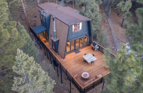 Whispering Forest Casa | Big Bear Retreat w Fire Pit Deck & Cabin Vibes