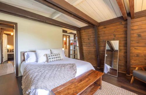 Whispering Forest Casa | Big Bear Retreat w Fire Pit Deck & Cabin Vibes