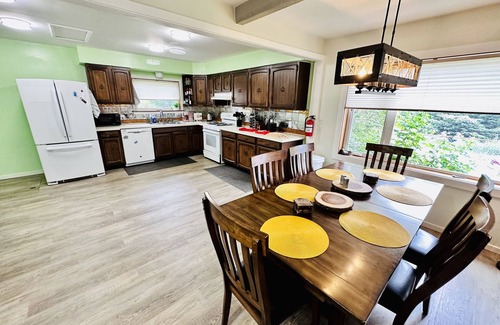 Kodiak Casa | Big Bear: Spacious 4-Bedroom Near the Ocean