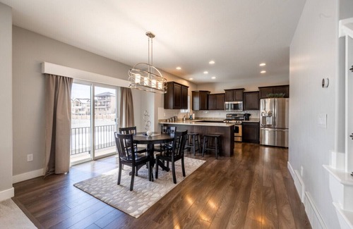 South Jordan Casa | Big Beautiful Home | Oquirrh Mtn Temple