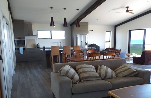 Waiotahi Casa | Big Black Beachfront Bach in family friendly community.