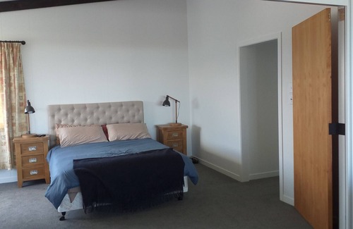 Waiotahi Casa | Big Black Beachfront Bach in family friendly community.