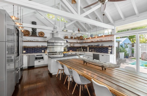 White Street Gallery District Casa | "Big Blu" is a 5-bed, 4-bath home with a heated pool in downtown Key West.