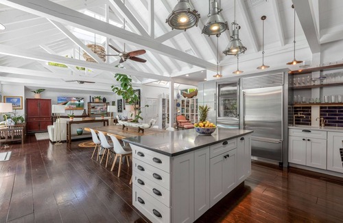 White Street Gallery District Casa | "Big Blu" is a 5-bed, 4-bath home with a heated pool in downtown Key West.