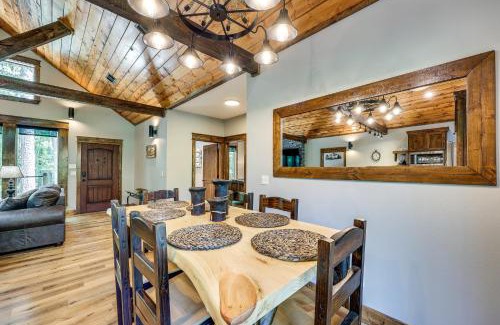 Hodgen Casa | Big Cedar Vacation Rental with Deck and Hot Tub!