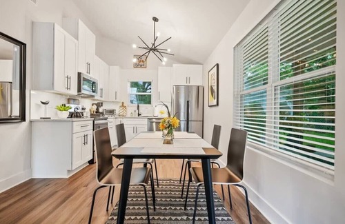 East Side Casa | Big City Casita | Bright & Airy in Hip ATL Area