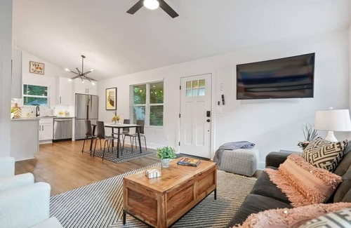 East Side Casa | Big City Casita | Bright & Airy in Hip ATL Area