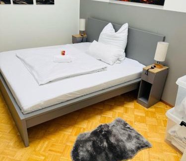 Nippes Apartamento | Big, comfortable, 11min Central Station, 14 people