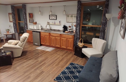 Nashville Apartamento | Big Comfy-Cozy Family Room
