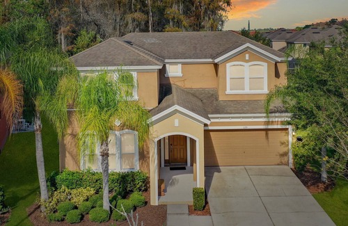 Lake Berkley Casa | ***Big Disney Family Home!*** Sleeps 12! Private Pool, Spa and Game Room!