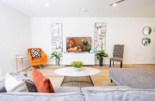 Southside Casa | Big Family House w Theater Pool table
