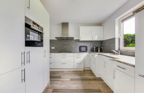Zeewolde Villa | Big Family villa 12p big garden with bathtub and jacuzzi