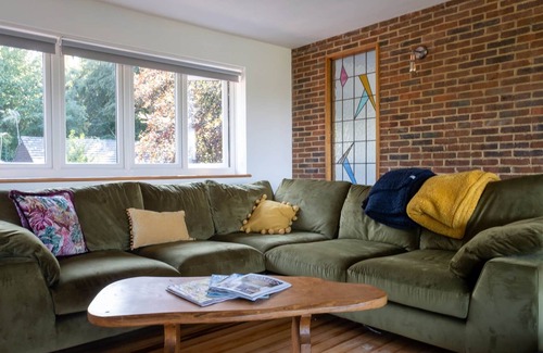 New Forest District Cabaña | Big farmhouse gives guests proper coast and country living..