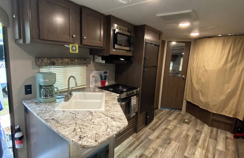 Slave Lake Alquiler De RV | Big Fish Bay - Five Star Campground! Outdoor Waterslide & Pool! $185/night