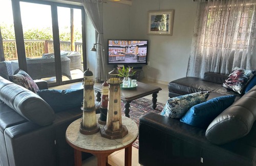 Port Edward Casa | Big Fish Seaside Cottage, Sleeps 10 Guests in 5 Bedrooms