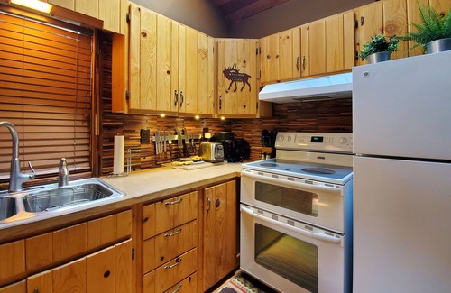 Drake Casa | Big Foot Bungalow- Relax by the Big Thompson River