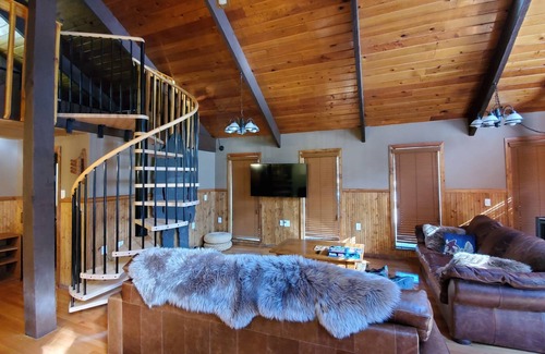 Drake Casa | Big Foot Bungalow- Relax by the Big Thompson River