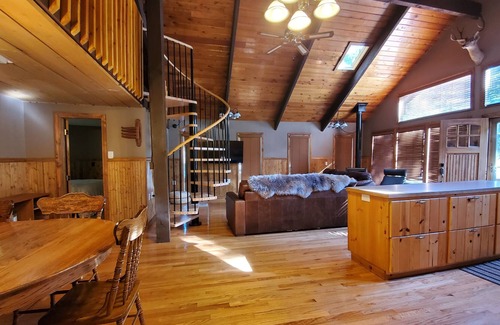 Drake Casa | Big Foot Bungalow- Relax by the Big Thompson River