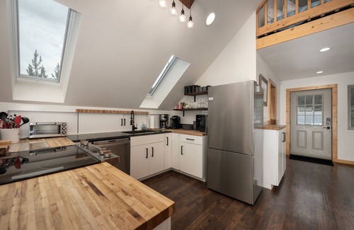 Grand Lake Cabina | Big Front Deck with Great Views, Private Hot Tub, Firepit, Laundry